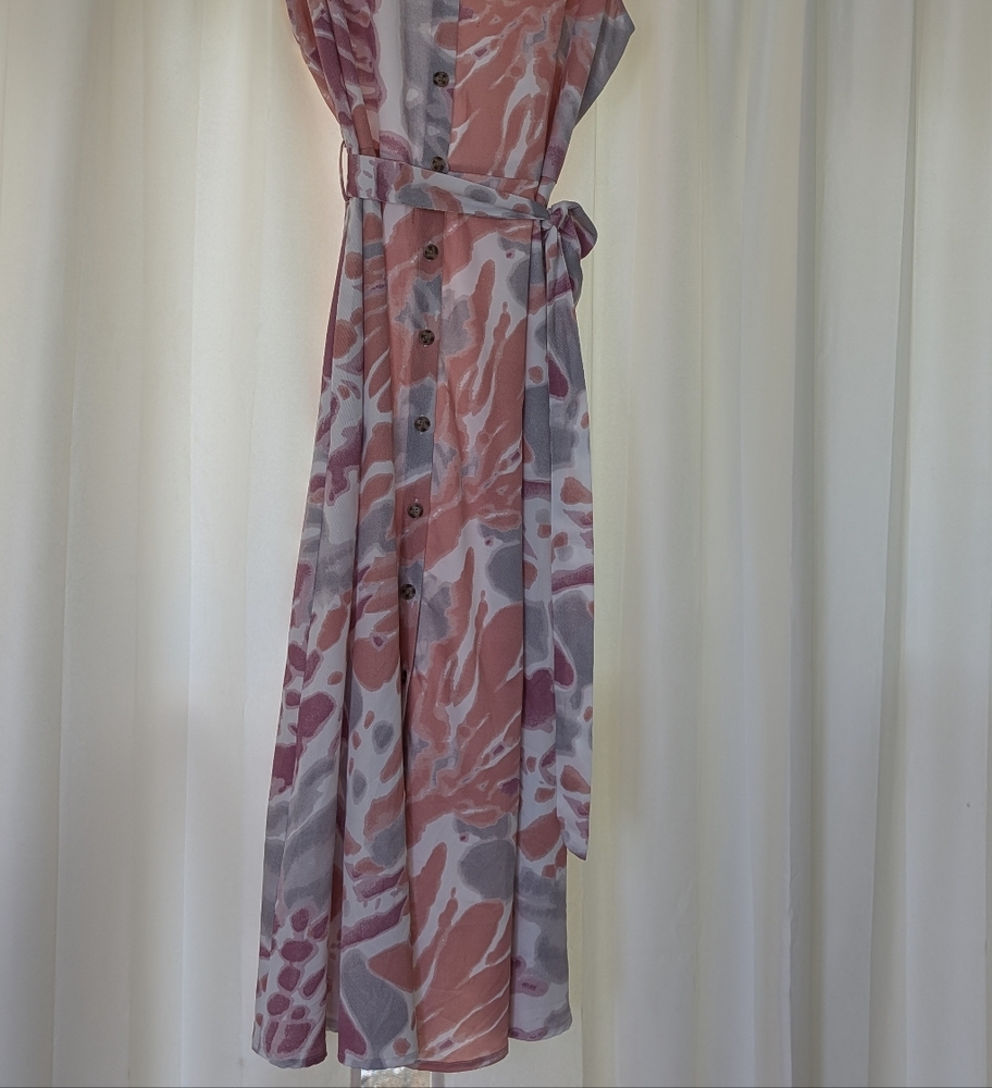 Very chic, stylish and slimming this button down peach & gray Dress.  size 14